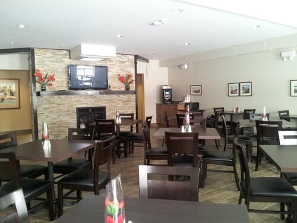Midland Inn & Suites4