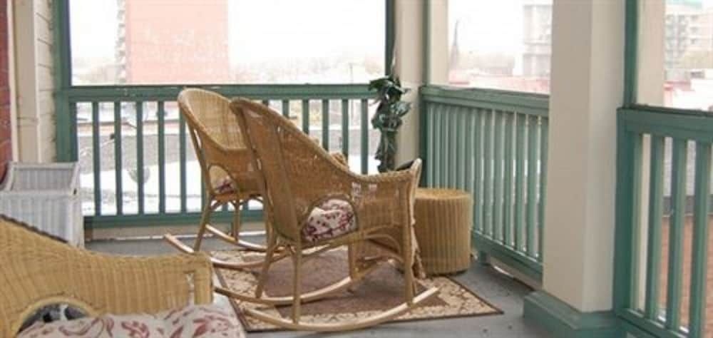 Auberge McGee's Inn0