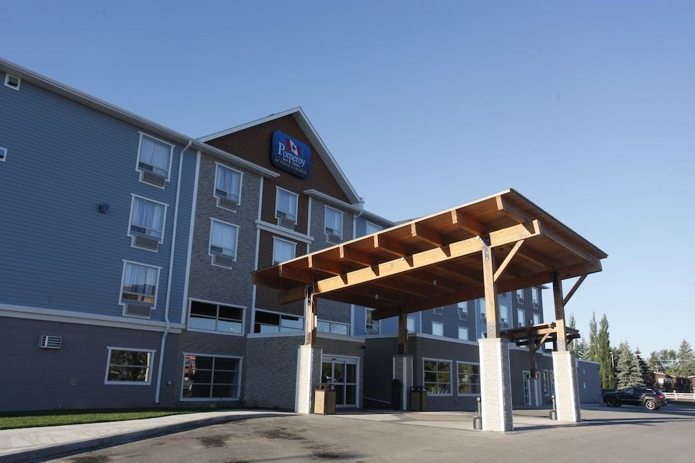 Pomeroy Inn & Suites1