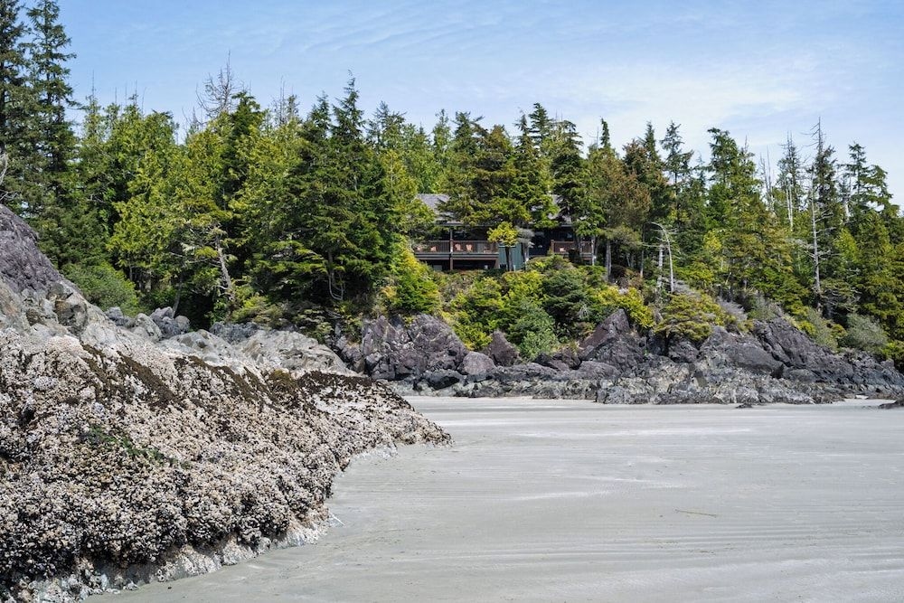 Middle Beach Lodge0