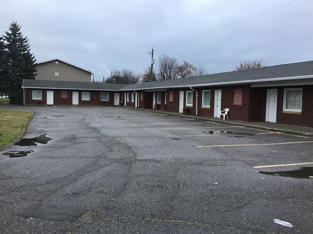 Kingsway Inn3