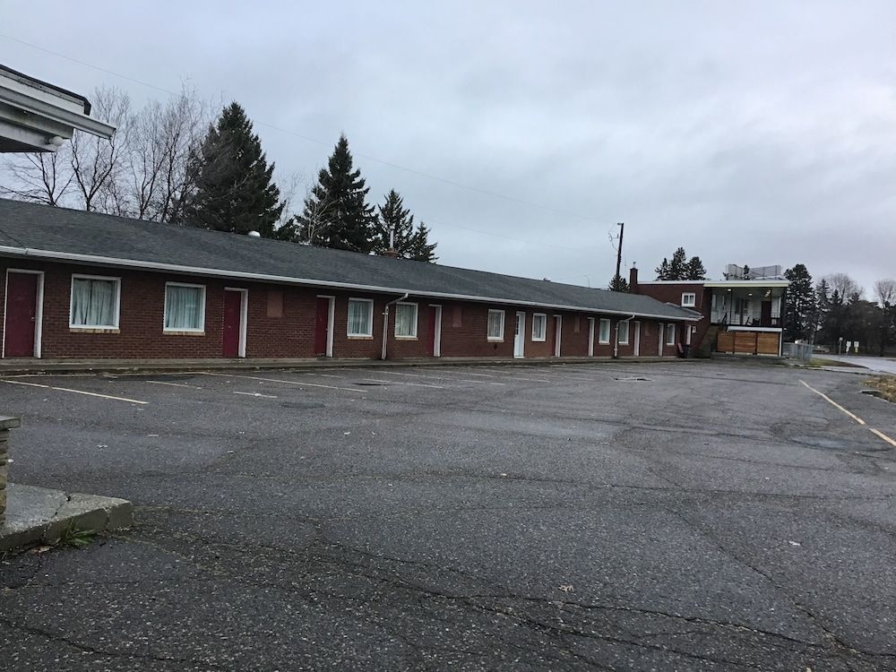 Kingsway Inn2