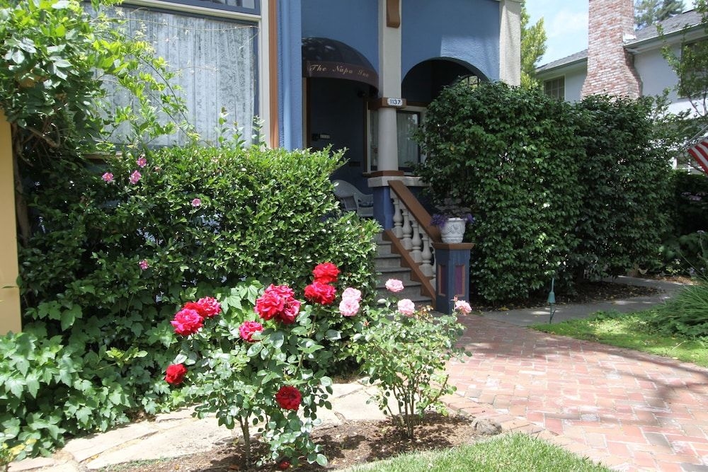 Napa Inn0