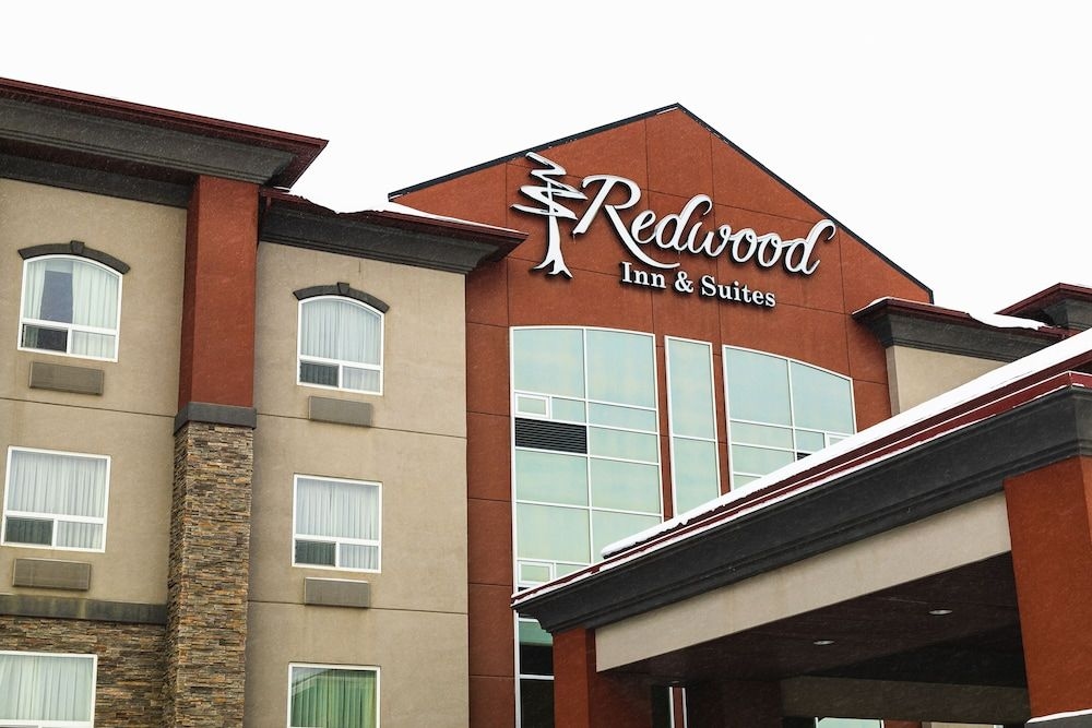Redwood Inn & Suites3