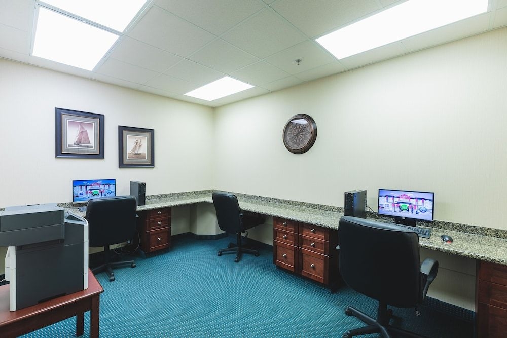 Redwood Inn & Suites4