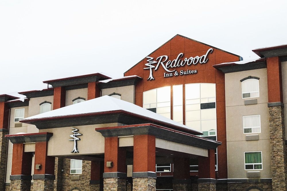 Redwood Inn & Suites2