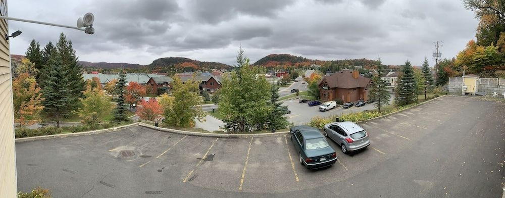 Hotel & Suites Les Laurentides Saint Sauveur0