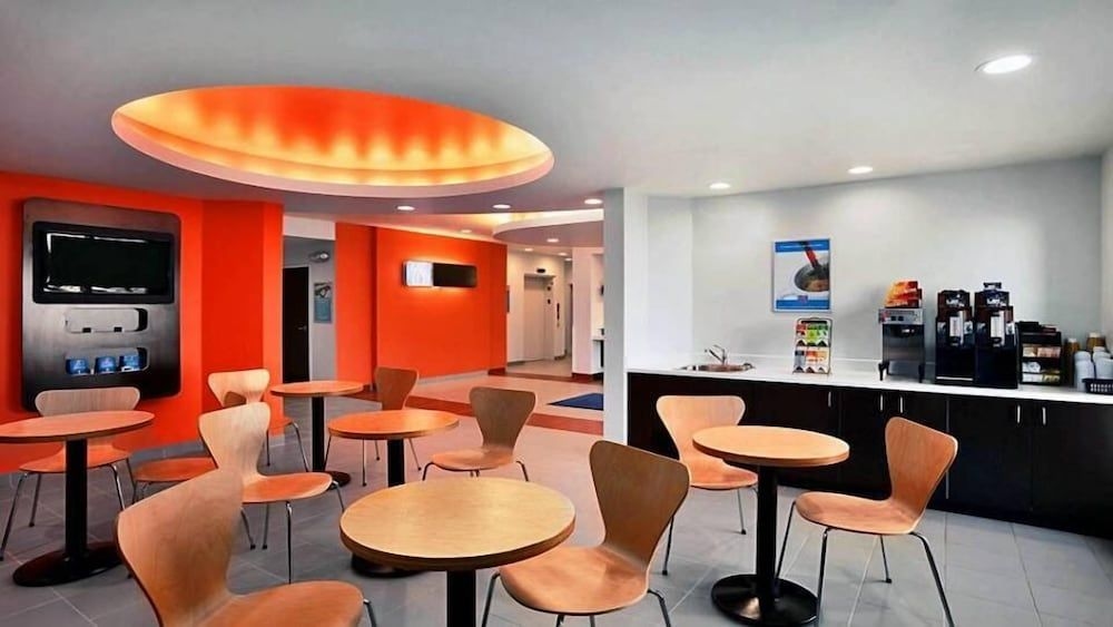 Motel 6 Swift Current SK1