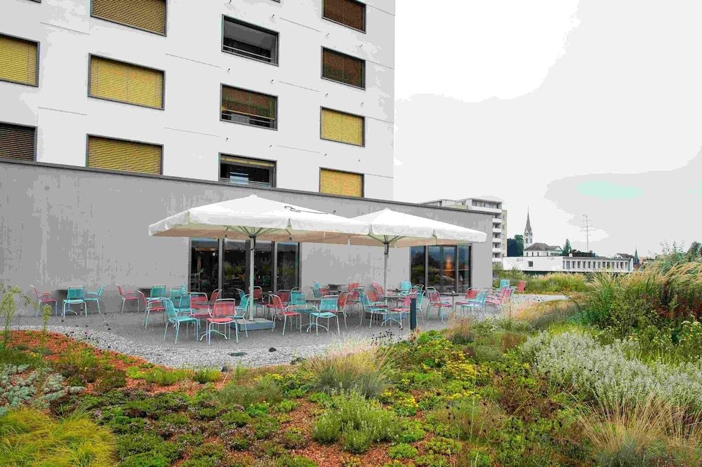 ILLUSTER HOTEL2