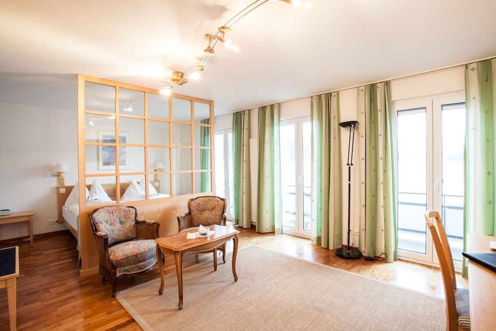 Garni Hotel Frohburg1