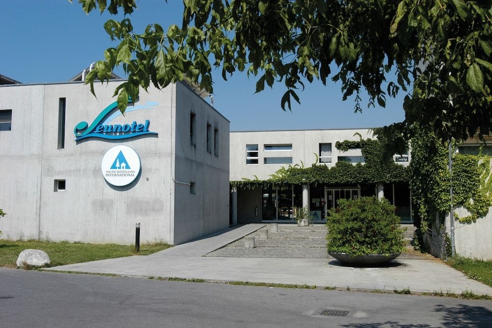 Lausanne Youth Hostel1