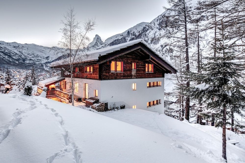 Chalet A la Casa1