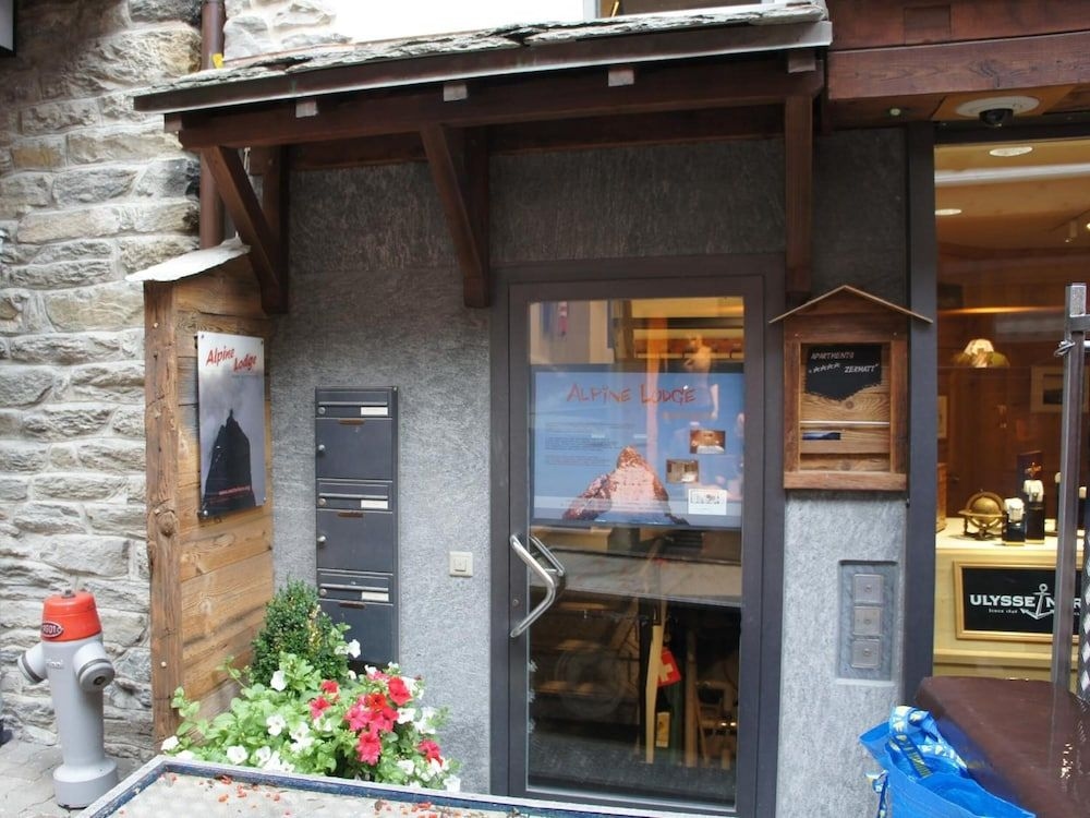 Alpine Lodge0