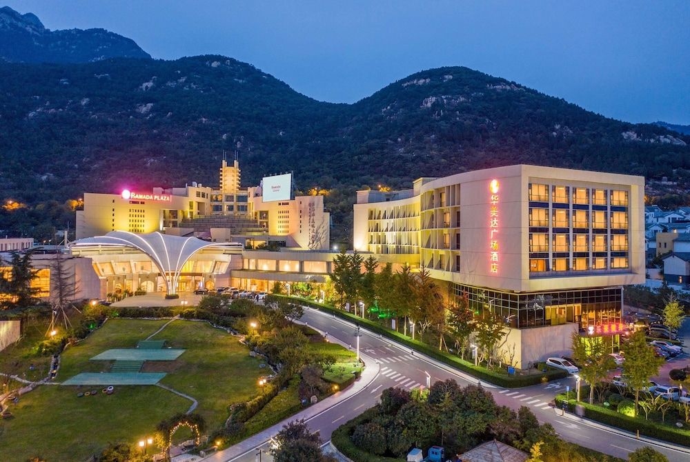 โรงแรมรามาดาพลาซ่าไท่อัน (Ramada Plaza Taian)1