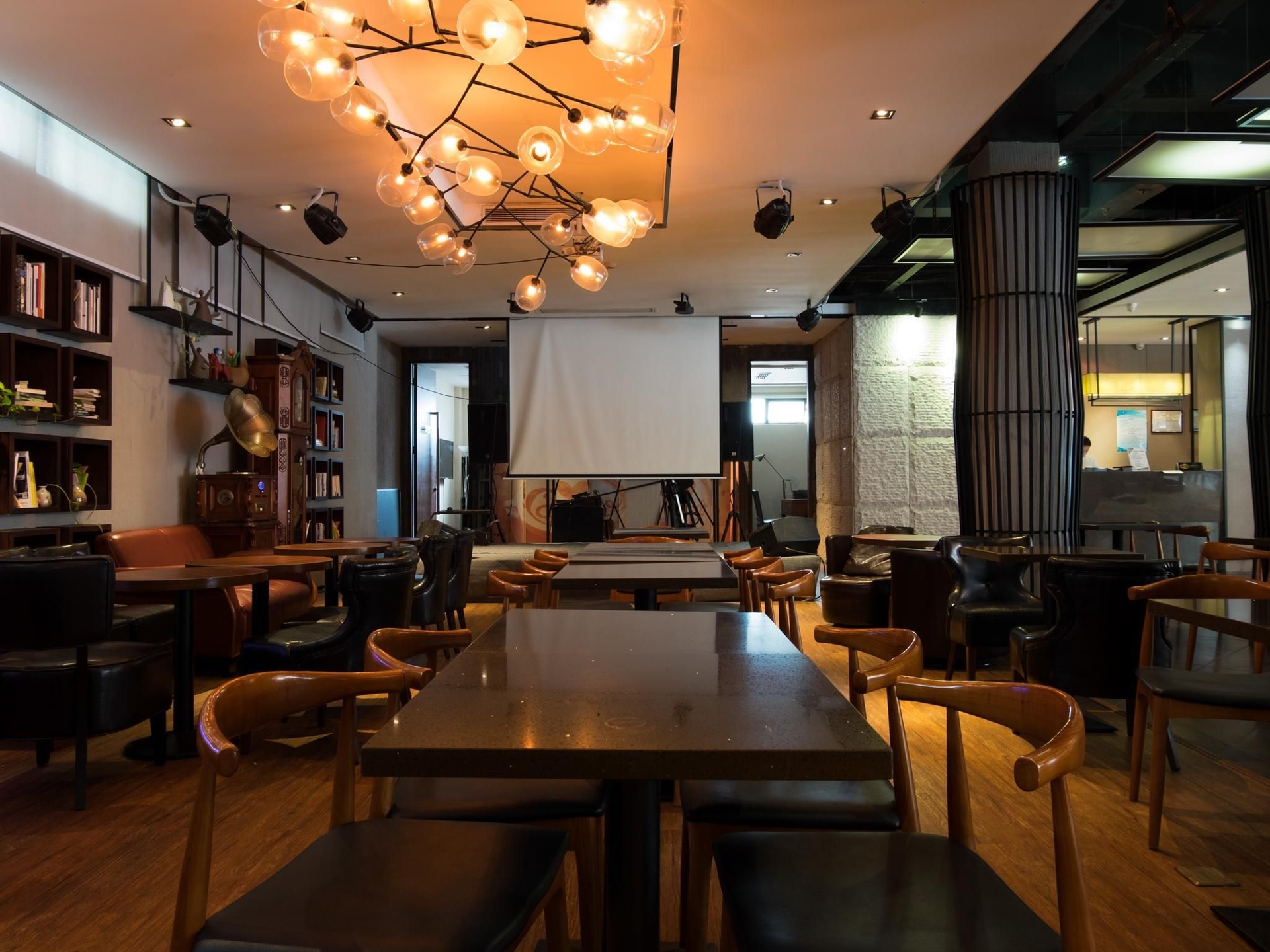 โรงแรมเอช ไลฟ์ (H Life Hotel)0