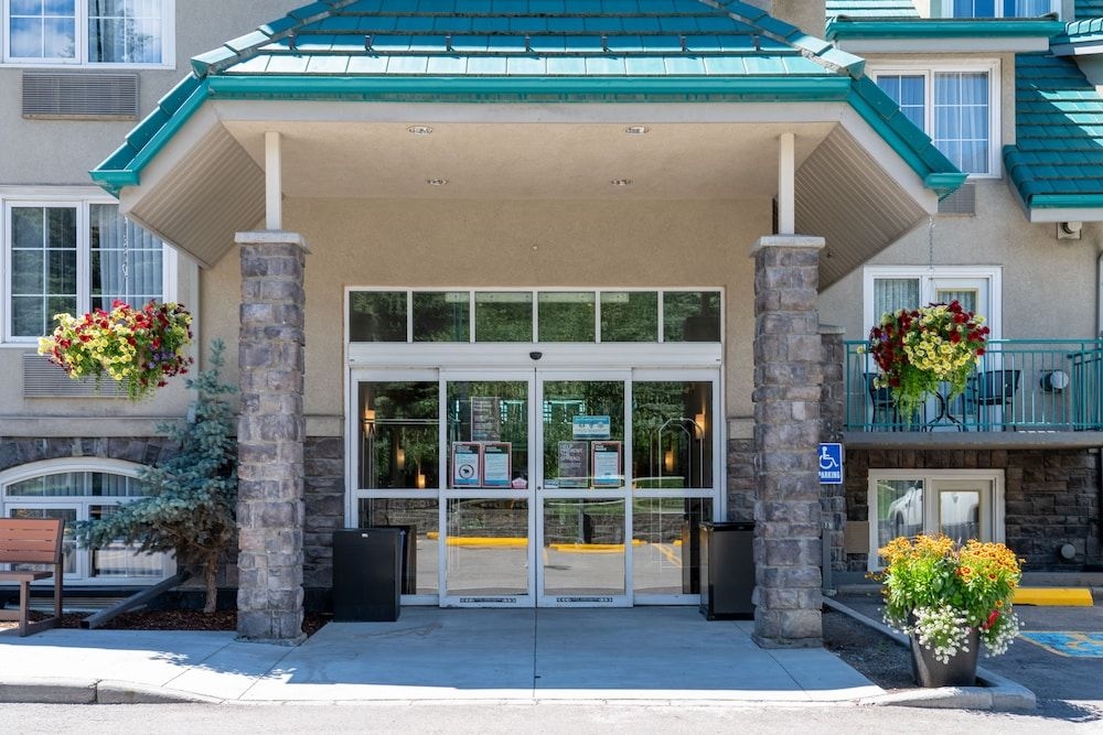 Best Western Plus Pocaterra Inn4