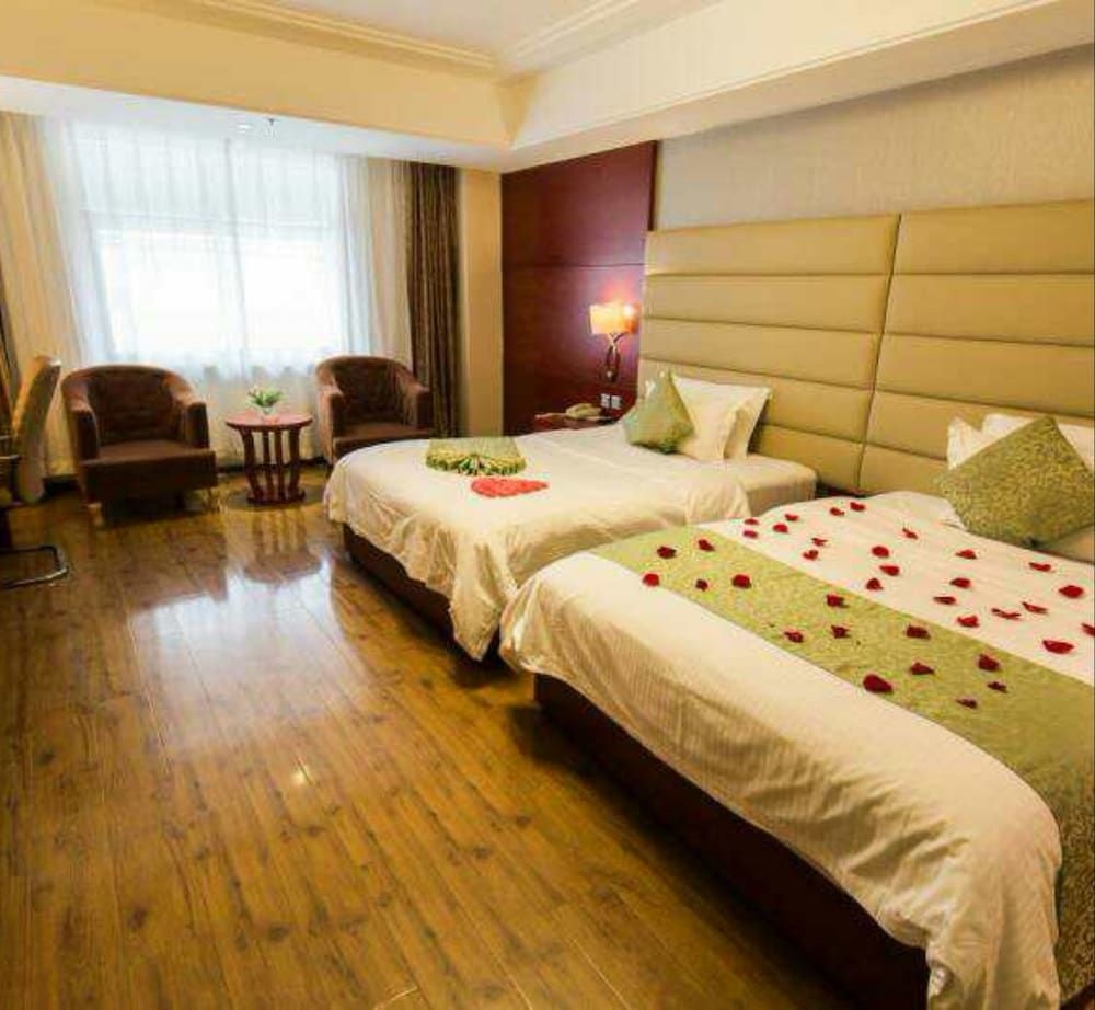 K Raphael Hotel3