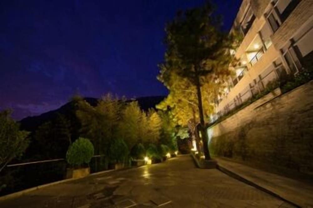 เซดาร์วู้ด วิลล่า (Cedarwood Villa)0
