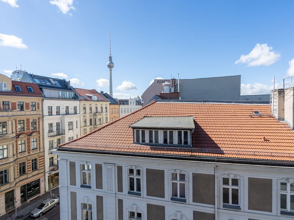 Flower's Boardinghouse Mitte0