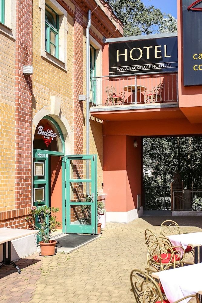 Backstage Hotel2