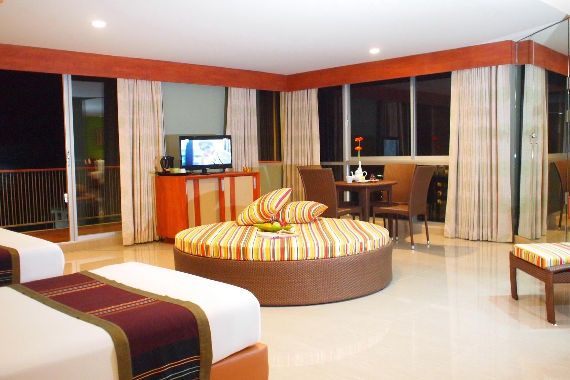 โรงแรมลองบีช ชะอำ (Long Beach Cha-Am Hotel)2