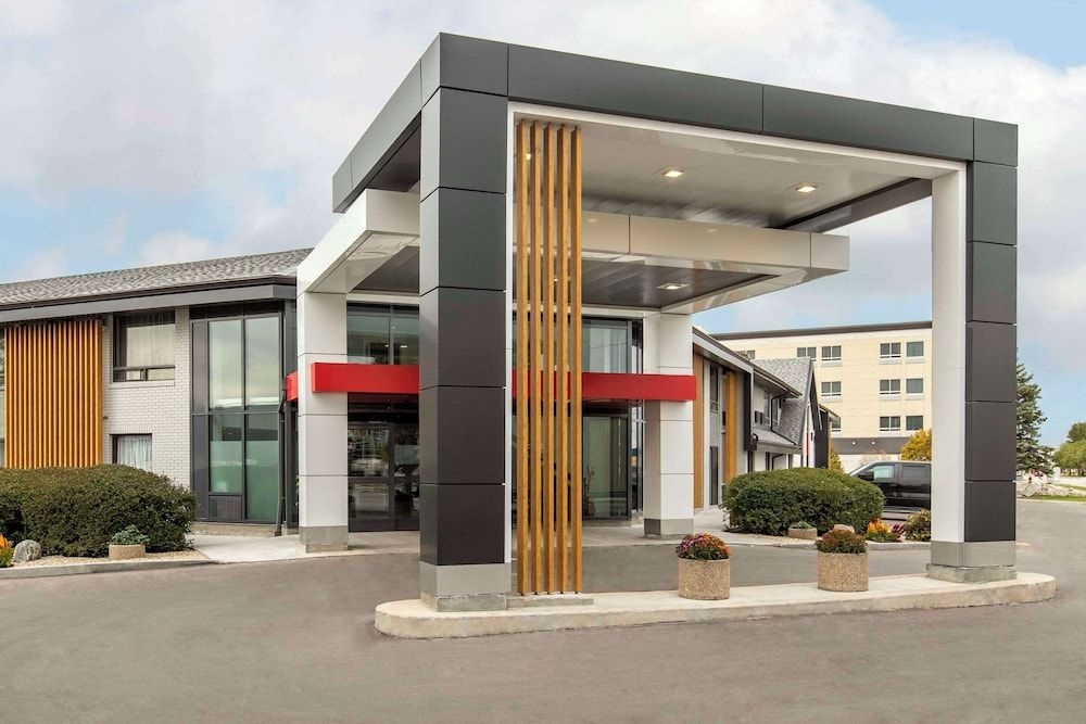 Comfort Inn Brossard3