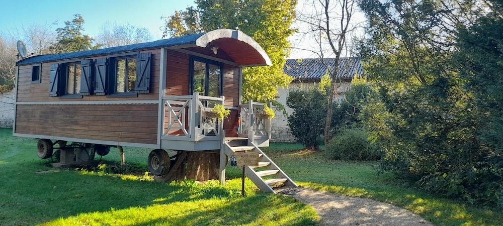 Quai des Pontis - Caravan Park2