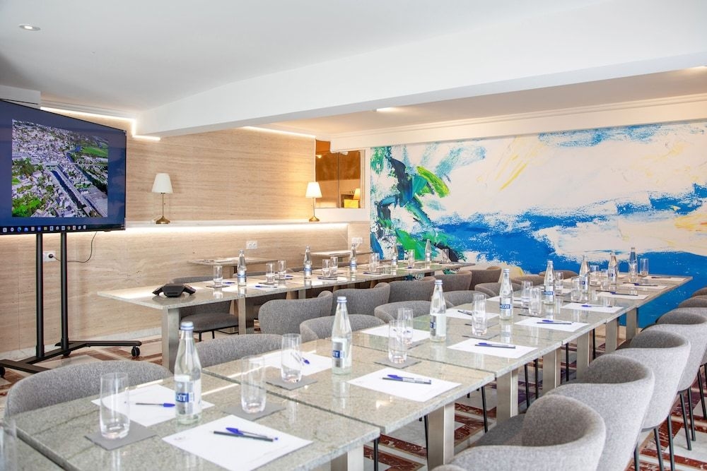 Asther Hotel0