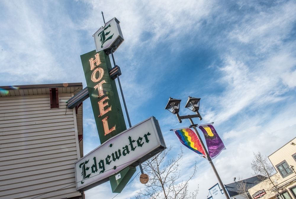 Edgewater Hotel4