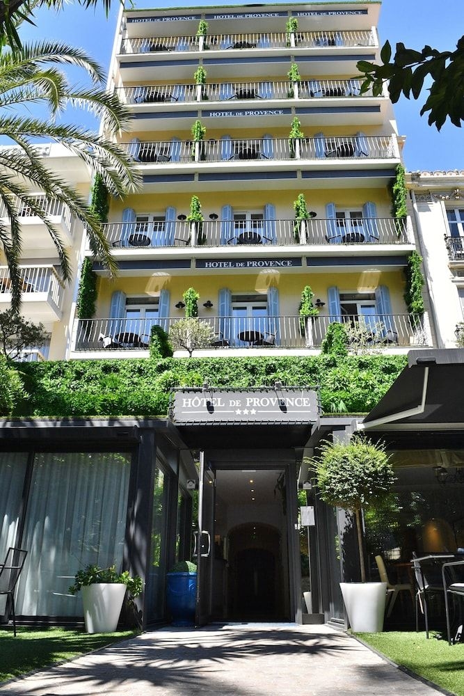 โฮเทล เดอ โพรว็องซ์ (Hotel De Provence)4