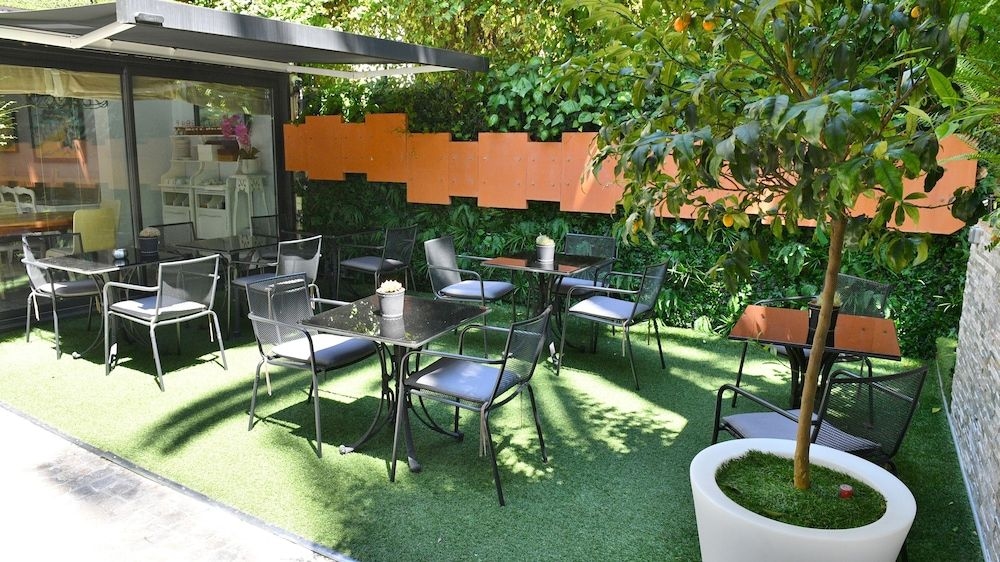 โฮเทล เดอ โพรว็องซ์ (Hotel De Provence)2