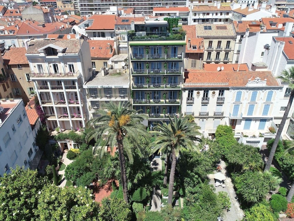 โฮเทล เดอ โพรว็องซ์ (Hotel De Provence)1