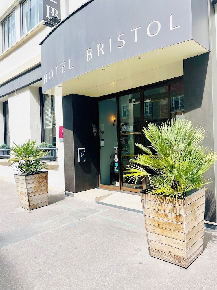 Hotel Bristol0