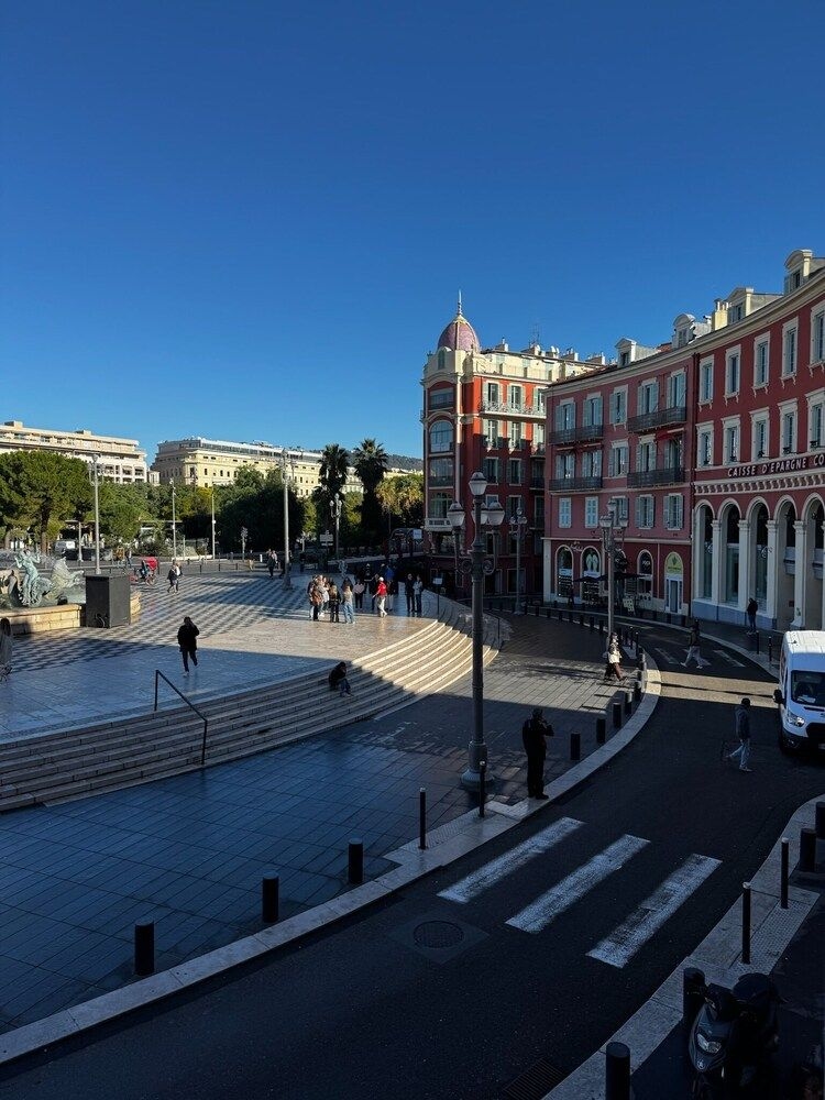Hotel De La Mer1