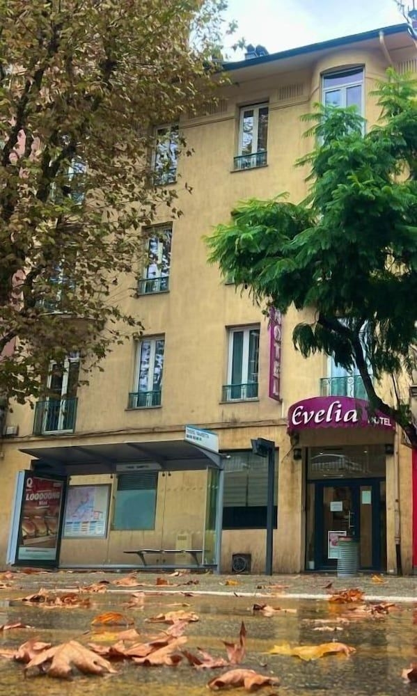 Evelia Hotels1