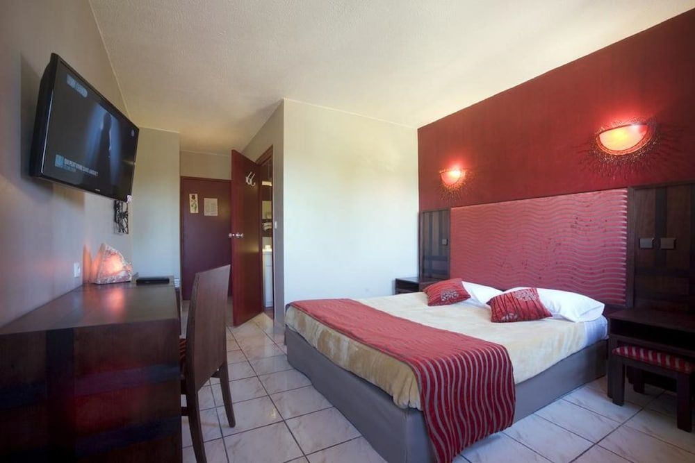 Tropic Hotel0