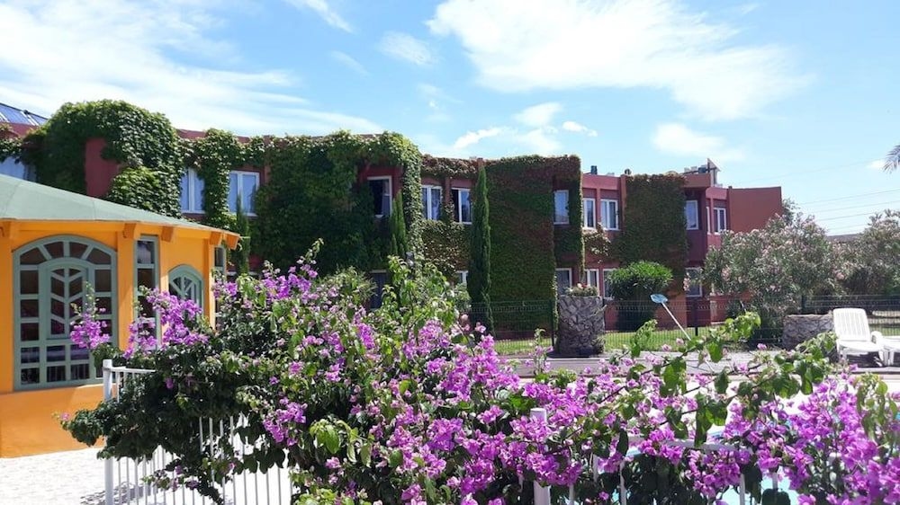 Tropic Hotel3