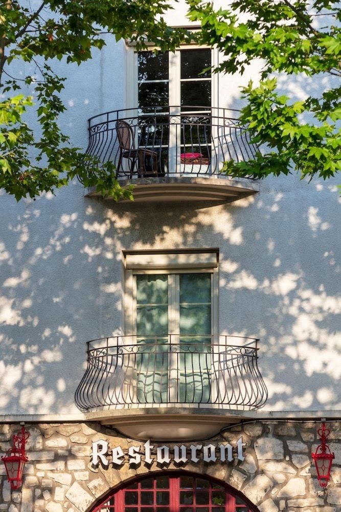 La Chaumiere0