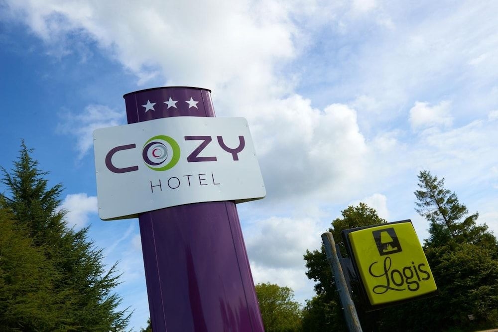 Cozy Hotel1