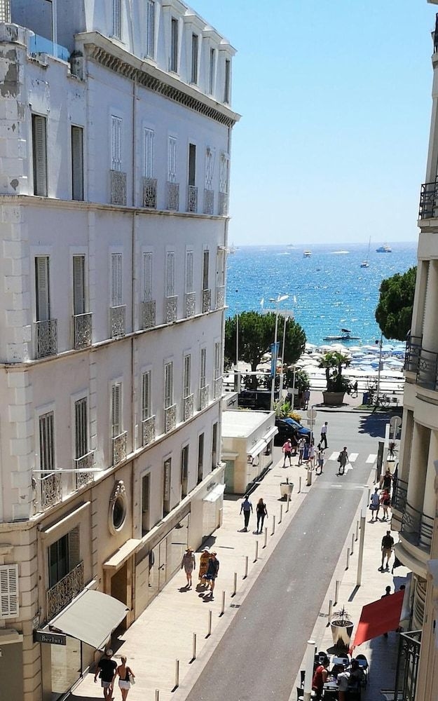 Azurene Royal Hotel4