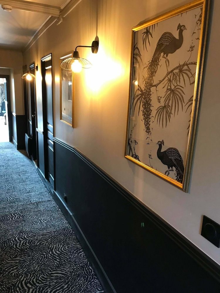Hotel Ambassadeur0