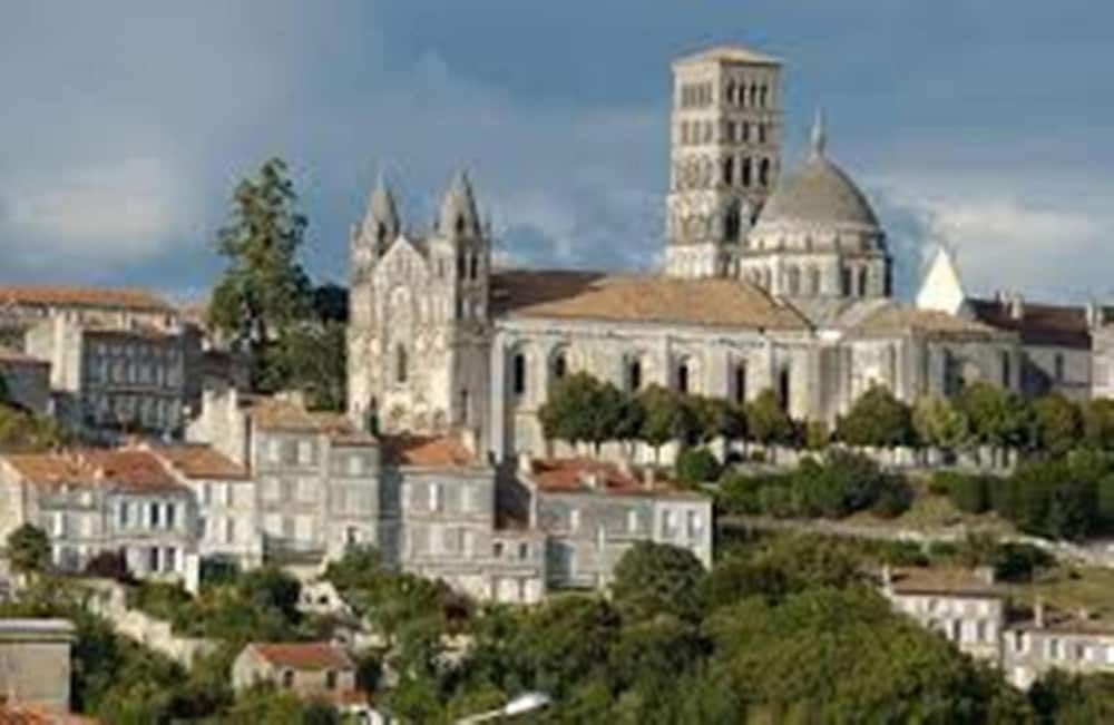 HOTEL DES PYRENEES1