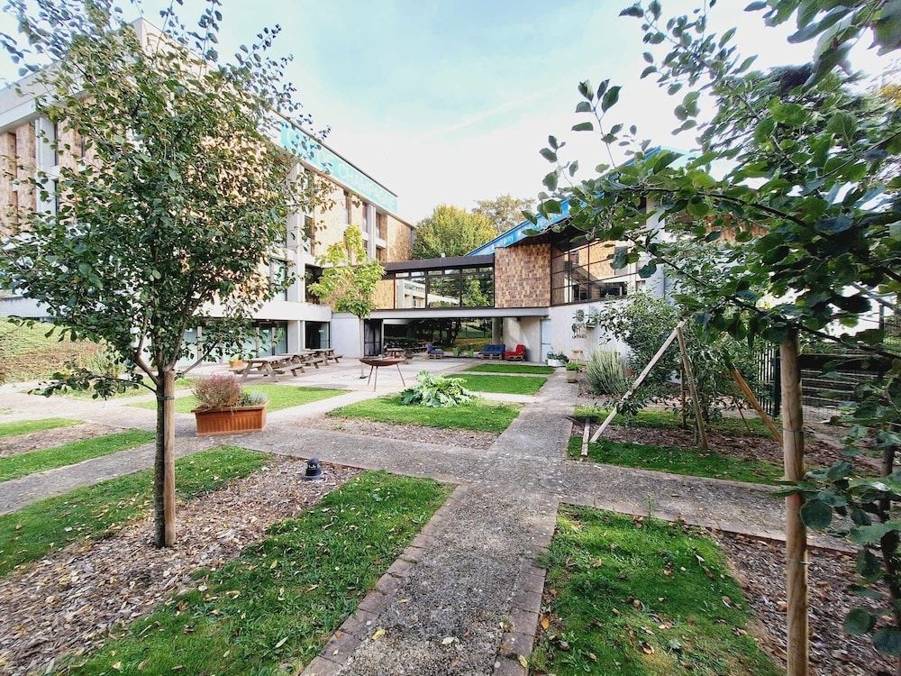 Cis De Champagne - Hostel1