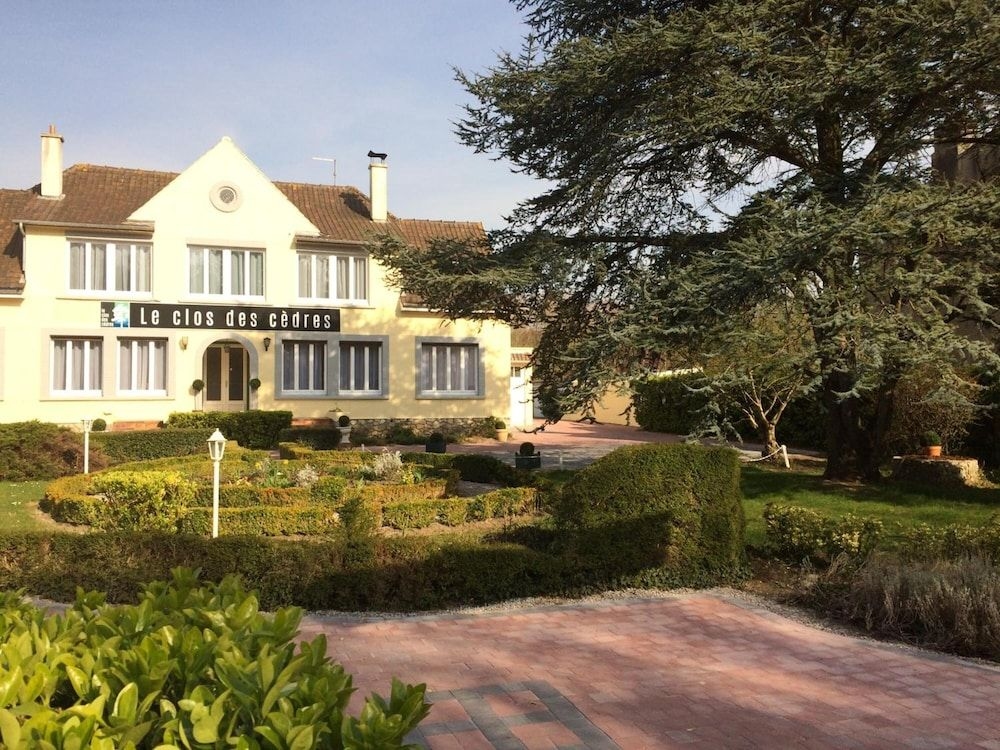 HOTEL LES CEDRES0