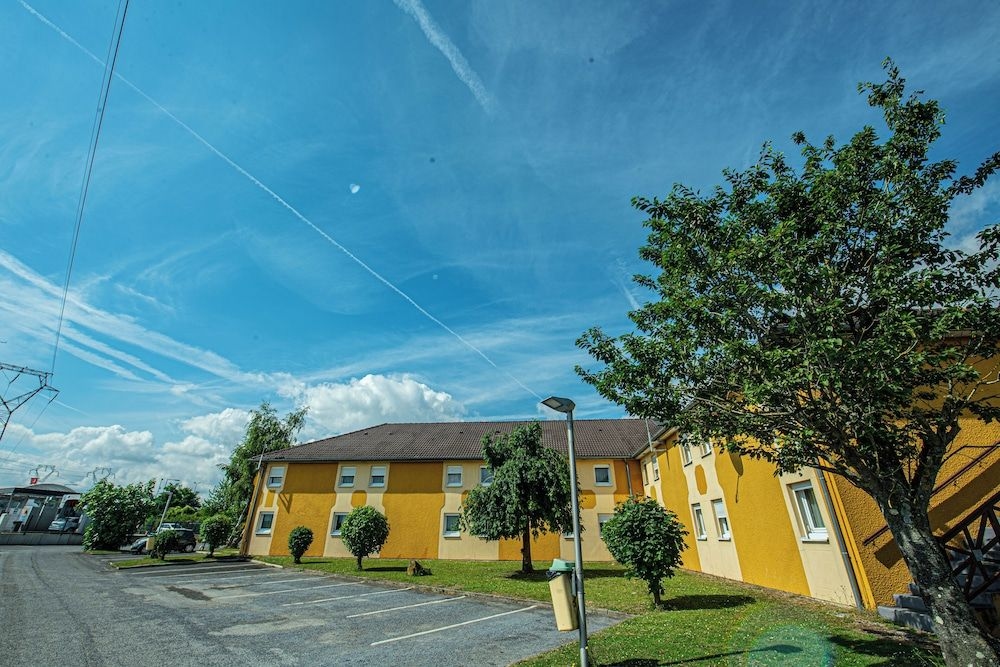 HOTEL LE RELAIS DU PARISIS0