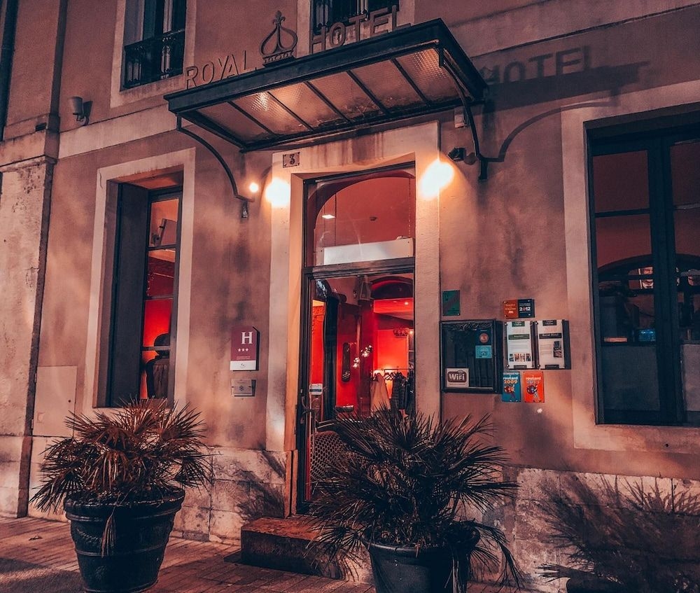 Royal Hotel0