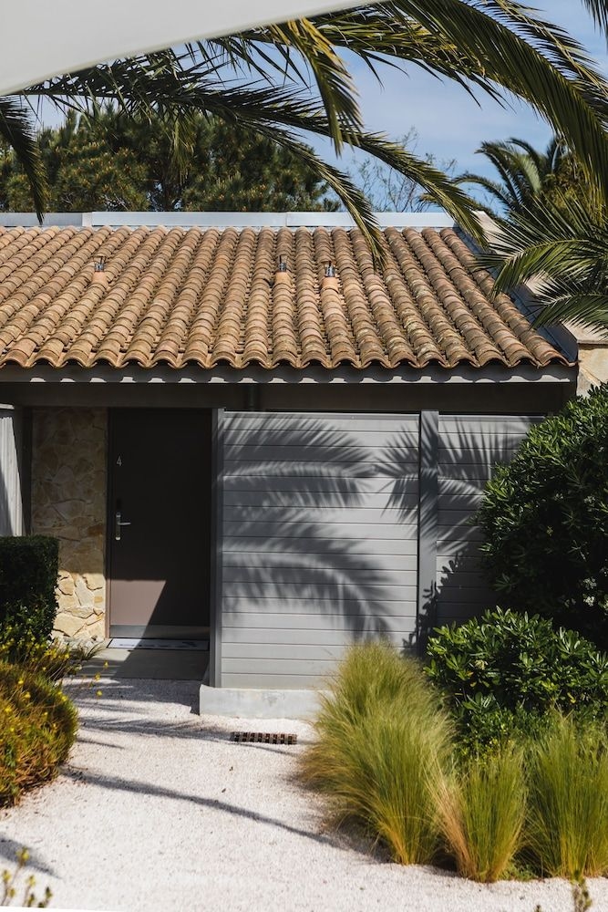โรงแรม เอสอีแซดแซด แซงต์-โตรเปซ (Hotel SEZZ Saint-Tropez)1