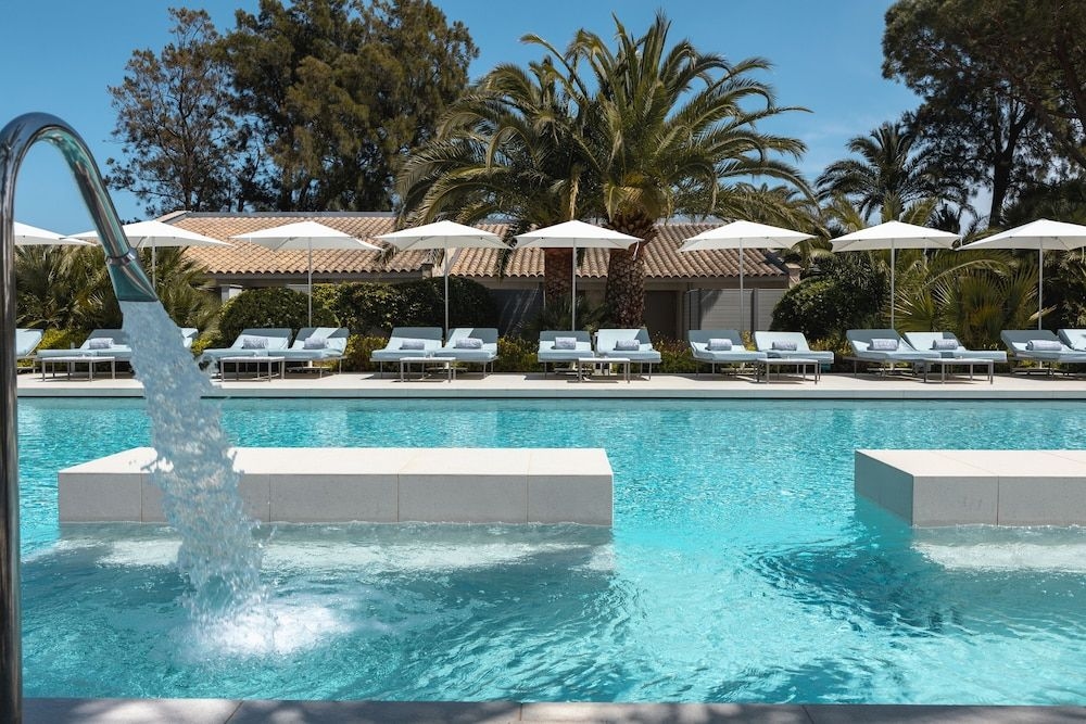 โรงแรม เอสอีแซดแซด แซงต์-โตรเปซ (Hotel SEZZ Saint-Tropez)0