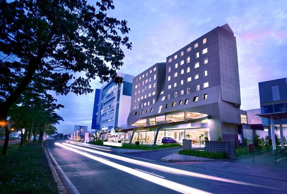 Fame Hotel Gading Serpong1