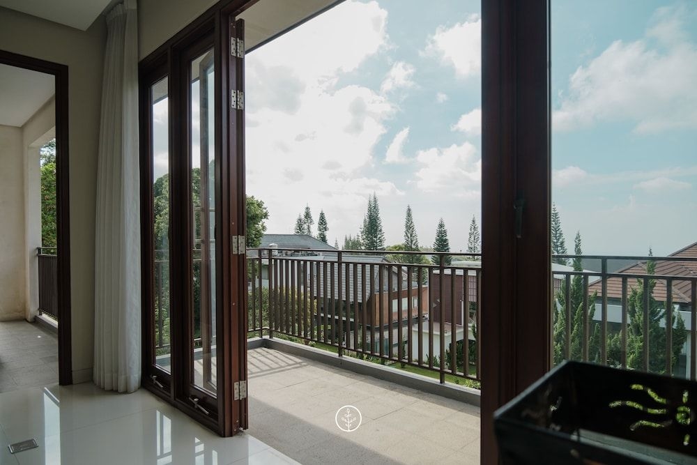 Asri Villa Dago Private Pool0